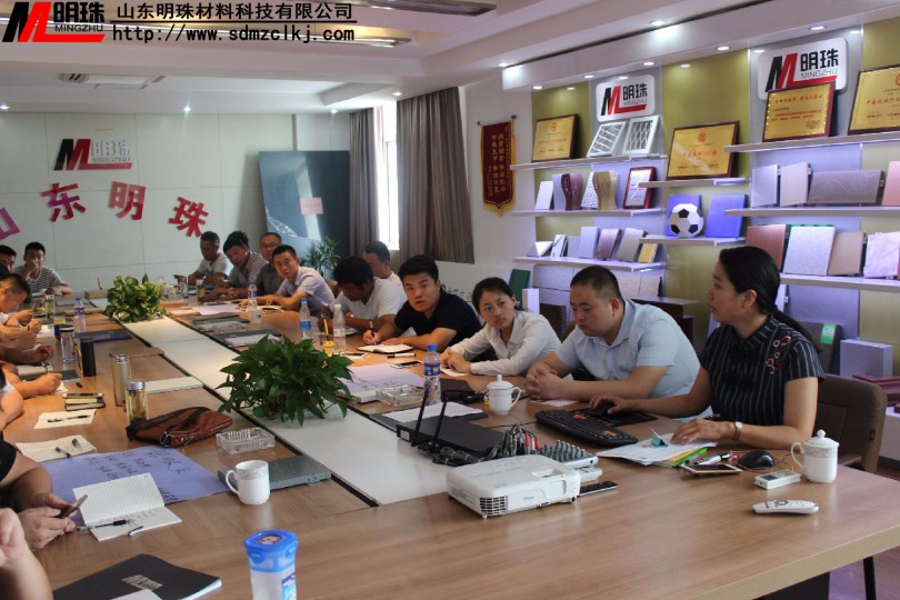 時老師為大家講解集團基本情況和公司制度