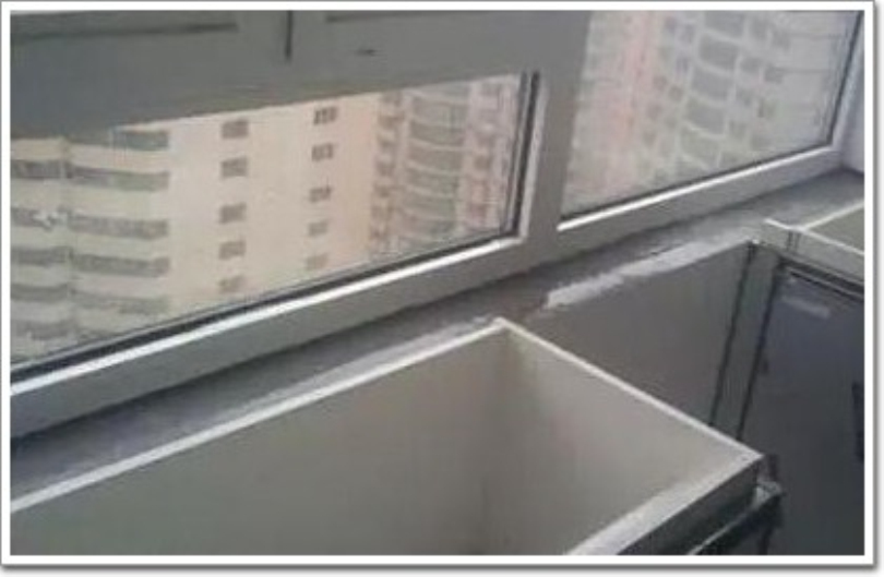 圖為雨季窗戶漏水滲入室內(nèi) 圖為雨季窗戶漏水滲入室內(nèi)