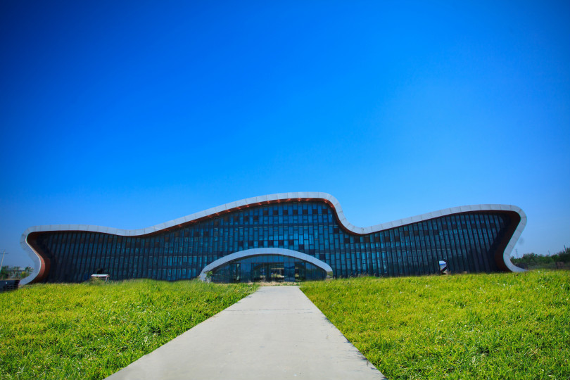 東營市黃河三角洲農(nóng)高區(qū)現(xiàn)代農(nóng)業(yè)孵化廳 仿木紋鋁單板1 東營市黃河三角洲農(nóng)高區(qū)現(xiàn)代農(nóng)業(yè)孵化廳 仿木紋鋁單板1