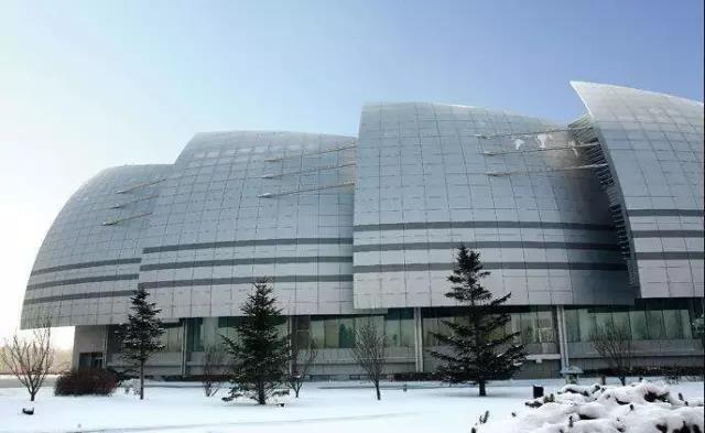 鋁板幕墻變形應(yīng)如何解決？