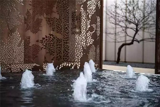 金屬板，經(jīng)過(guò)藝術(shù)的加工也可以如此炫酷！